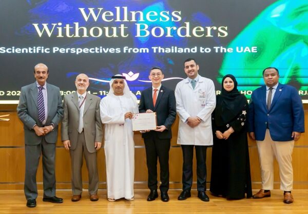 คุณหมอแอมป์นำทีม BDMS Wellness Clinic มอบความรู้ด้านการดูแลสุขภาพเชิงป้องกันแก่นักศึกษาแพทย์ ณ University of Sharjah