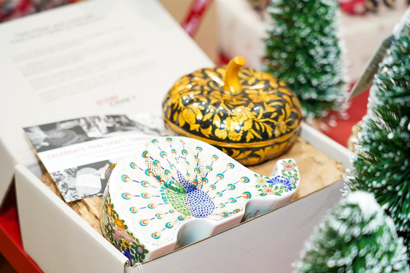 ไอคอนคราฟต์ ชวนส่งความสุขผ่าน “A Gift from Thai Craft” เซ็ตของขวัญเปี่ยมคุณค่าจากภูมิปัญญาไทยทั่วประเทศ มอบคำอวยพรความหมายดีถึงคนที่รัก พร้อมสนับสนุนช่างฝีมือและชุมชนทั่วไทย