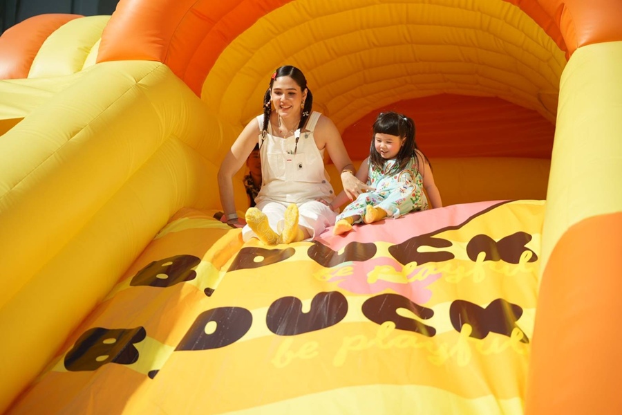 “น้องเกล” ควง “แม่ชมพู่” ร่วมฉลองวันเด็ก 2569 ท่ามกลางอาณาจักรเป็ดเหลือง “The Iconic Children’s Playground 2026” ณ ไอคอนสยาม