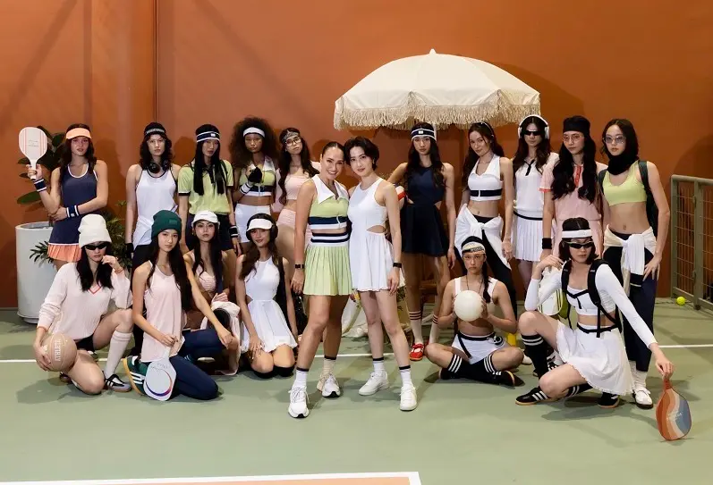 สองไอคอนแฟชั่น “แต้ว ณฐพร” จับมือ “เจนสุดา” เปิดตัวชุดกีฬาคอลเลกชันสุดพิเศษ “Janesuda x Wakingbee”