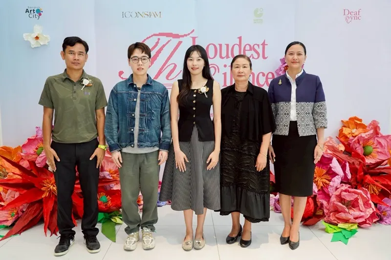 ไอคอนสยาม ชวนฟังเสียงที่ดังที่สุดในความเงียบ ผ่านนิทรรศการ “The Loudest Silence” นำเสนอ 31 ผลงานศิลปะจากศิลปินหูหนวก พร้อมกิจกรรมสร้างสรรค์เพื่อทุกคน