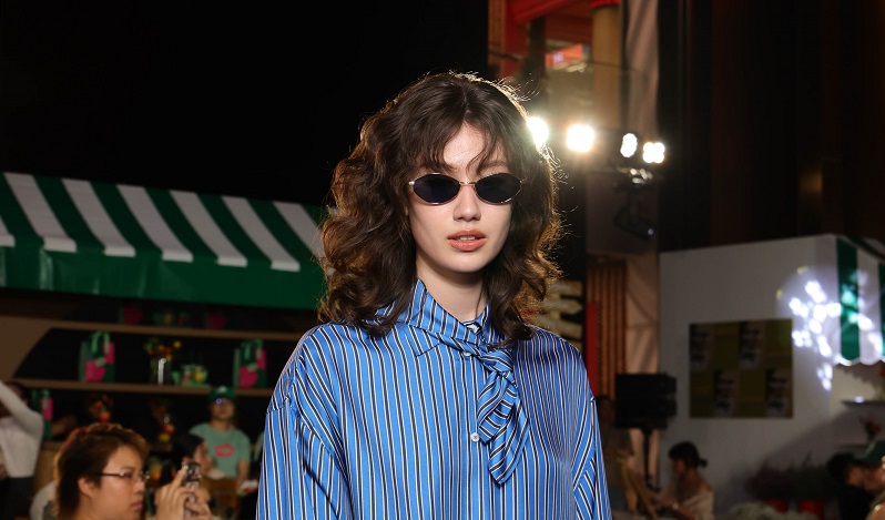 One Bangkok ชวนเหล่าคนรักแฟชั่นร่วมออกเดินทางสู่ฤดูกาลซัมเมอร์ ในงาน “Sunsational Style: A Journey Through Style Destinations” กับแฟชั่นพรีเซนเทชั่นต้อนรับลมร้อน ที่หลอมรวมแฟชั่นและไลฟ์สไตล์ของคนเมืองไว้อย่างลงตัว