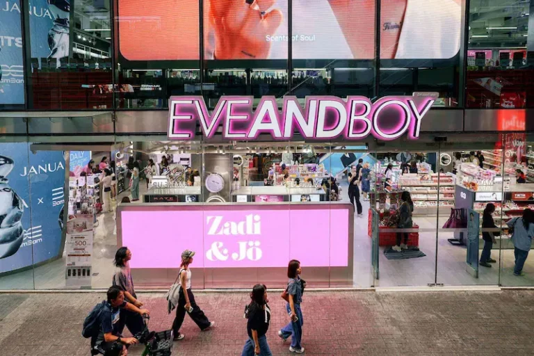 ปักหมุด! จุดเช็กอินใหม่ใจกลางสยาม แหล่งช้อปสายบิวตี้วัยเรียน พบกับ Zadi & Jo Glow Station เปิดแล้วที่ EVEANDBOY Centerpoint Siam Square